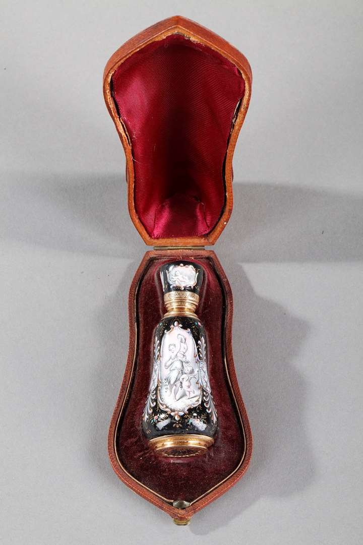 Gold and enamel perfume flask
